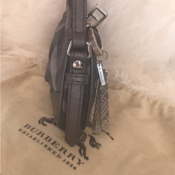 BURBERRY - Picture 3 of 9